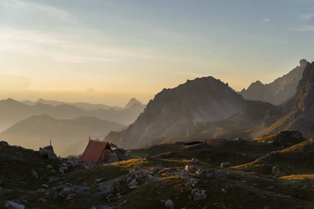 Alba sul bivacco